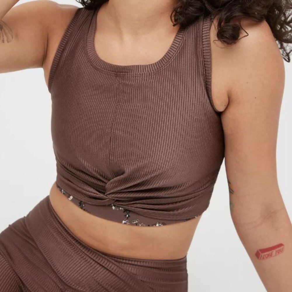 Aerie OFFLINE Ribbed Shine Twist Front Sports Bra and Biker Shorts Set